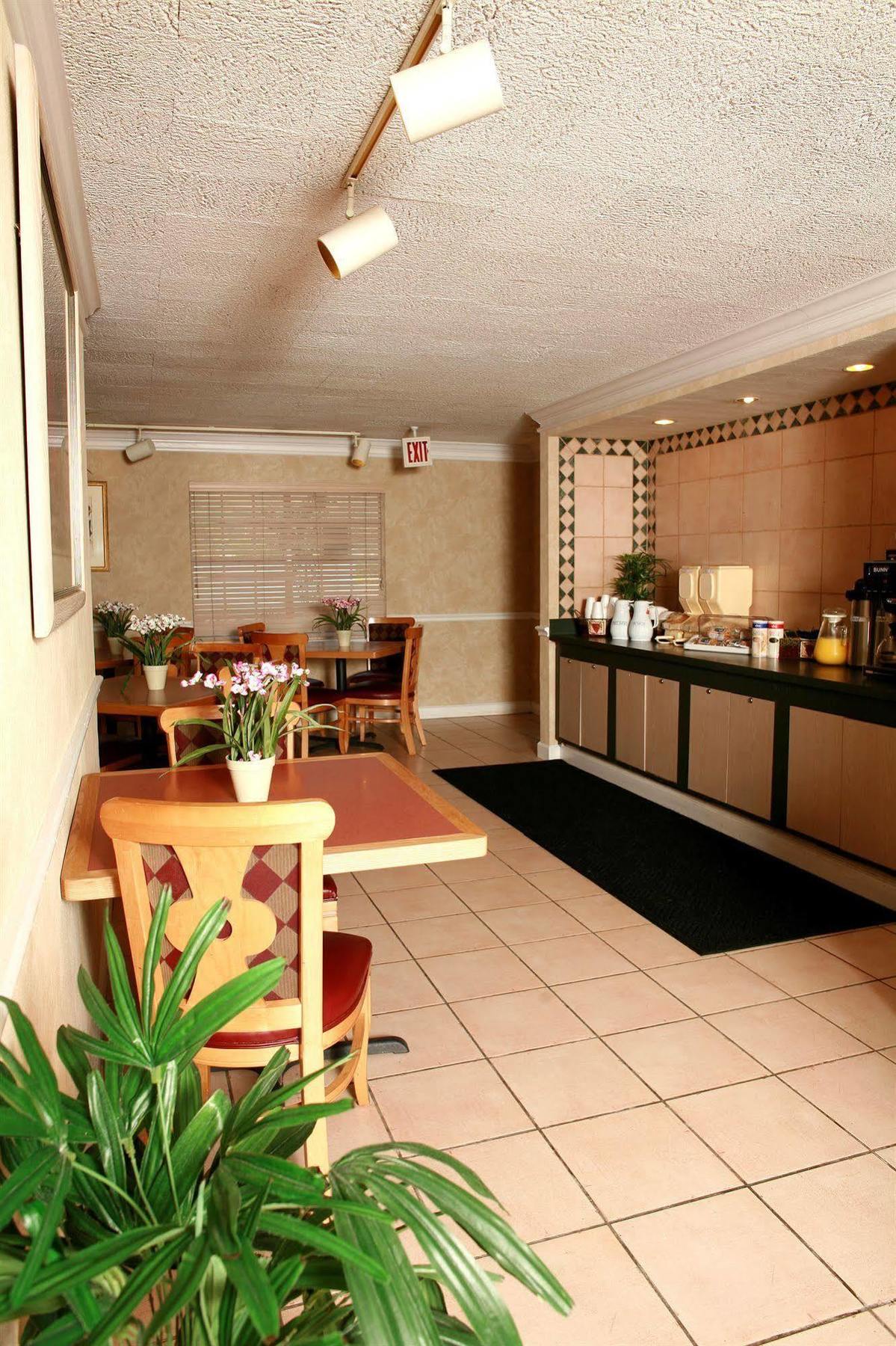 Magnuson Hotel Little Rock South Екстер'єр фото