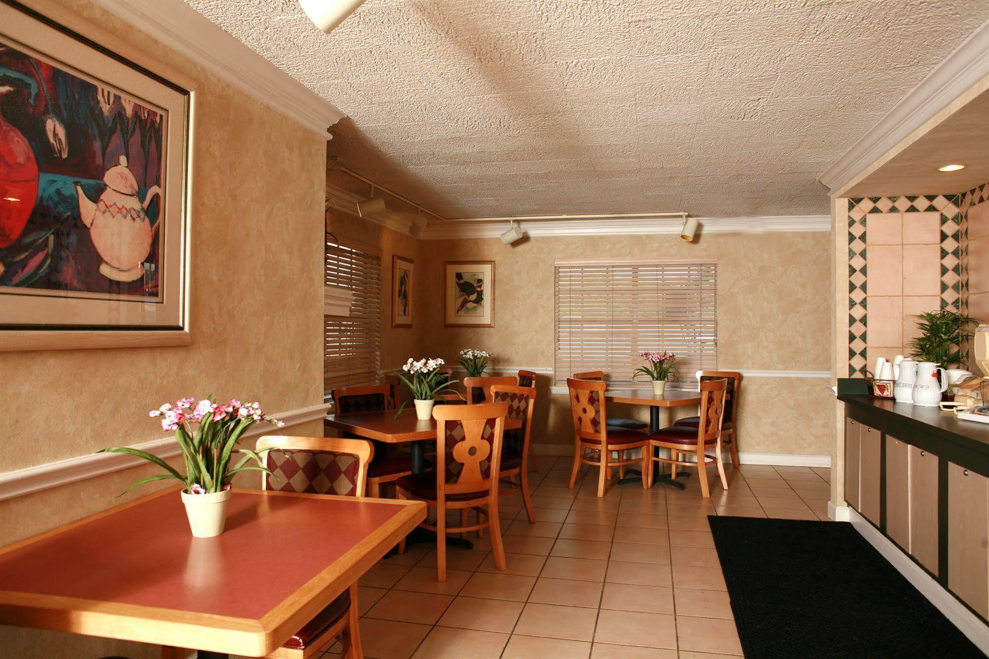 Magnuson Hotel Little Rock South Ресторан фото